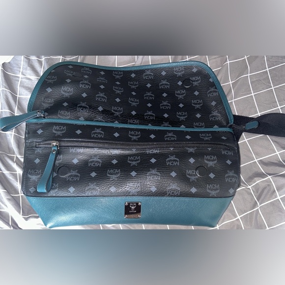 Authentic MCM Craig and Karl Snow Dome Messenger Bag - Picture 3 of 10